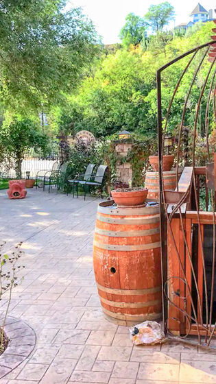 The courtyard at FlatIron boutique hotel in Hot Springs, SD - formerly the FlatIron Historic Sandstone Inn