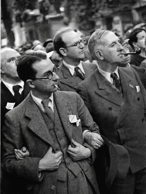 Photo de Louis Martin-Chauffier, avec Paul Nizan, Manifestation du 24 mai 1936, Paris