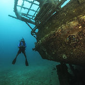 A diver explore the Mama Viña wreck in Playa del Carmen