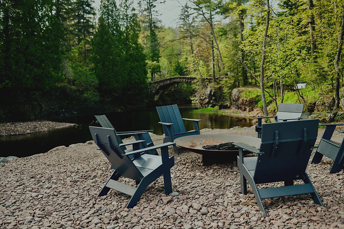 holly-landkammer-9uZ2G7HyZWI-unsplash_edited.jpg