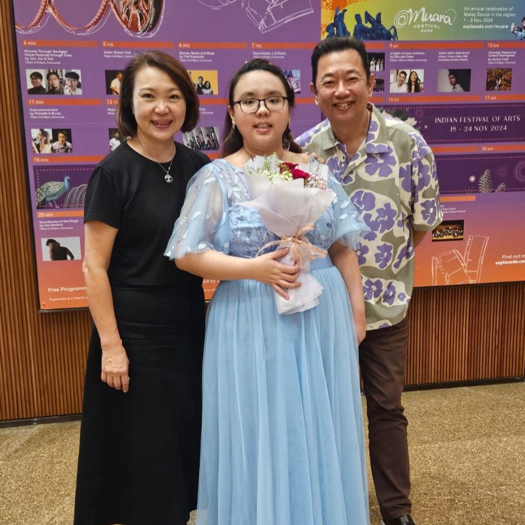Renaa & her parents