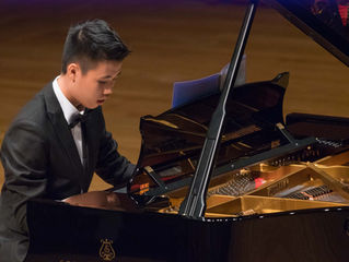 Chang Xun performing on the piano