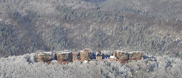 photo du chateau du haut barr eneigé
