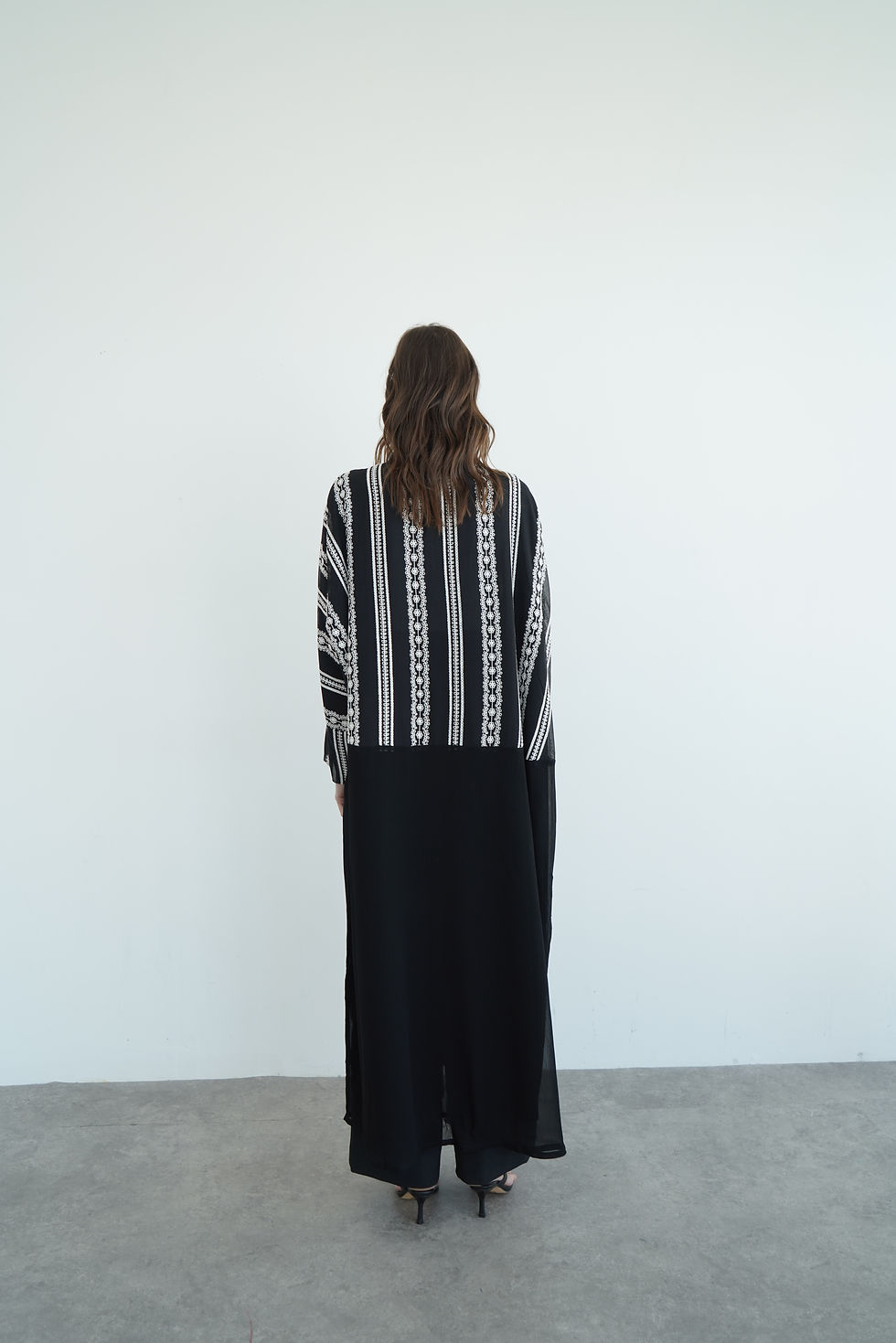 Thumbnail: Flower Fields Abaya In Black