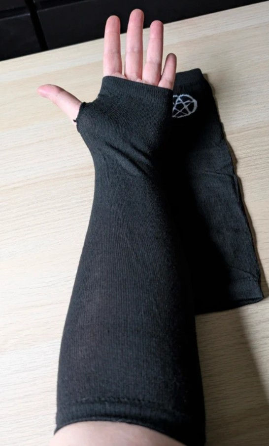 Thumbnail: Pentagram Arm Warmer