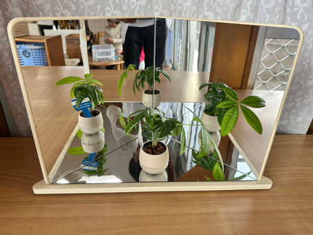 うさぎ1組に新しい玩具がやってきたー! TickiT社 木製4ウェイミラー