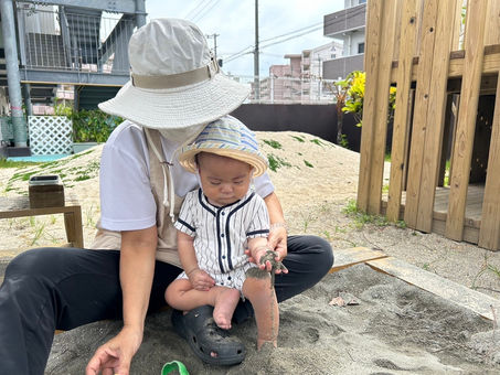 8月16日(金)絵の具の感触が気持ちいい☆楽しみかたもダイナミックに・・・♪