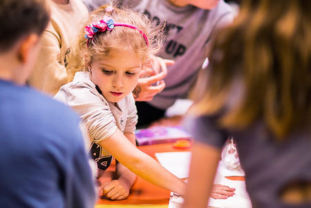 Atmosfera giocosa alla festa dei bambini da Go Kids