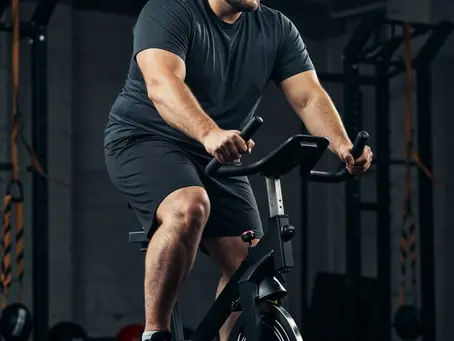 homem na bicicleta