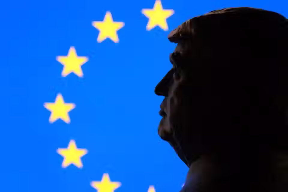 Disputa entre EUA e União Europeia pode redefinir as regras da moda digital