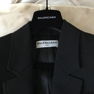 Balenciaga e Substack apostam em inteligência artificial e traz nova estratégia jurídica e digital para marcas de moda
