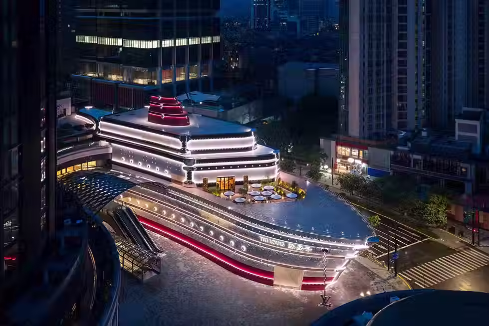‘The Louis’: Louis Vuitton desembarca em Shanghai com navio de luxo, unindo moda, arte e experiência imersiva