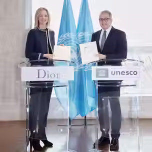 Dior e UNESCO reforçam compromisso com liderança feminina e transmissão do savoir-faire