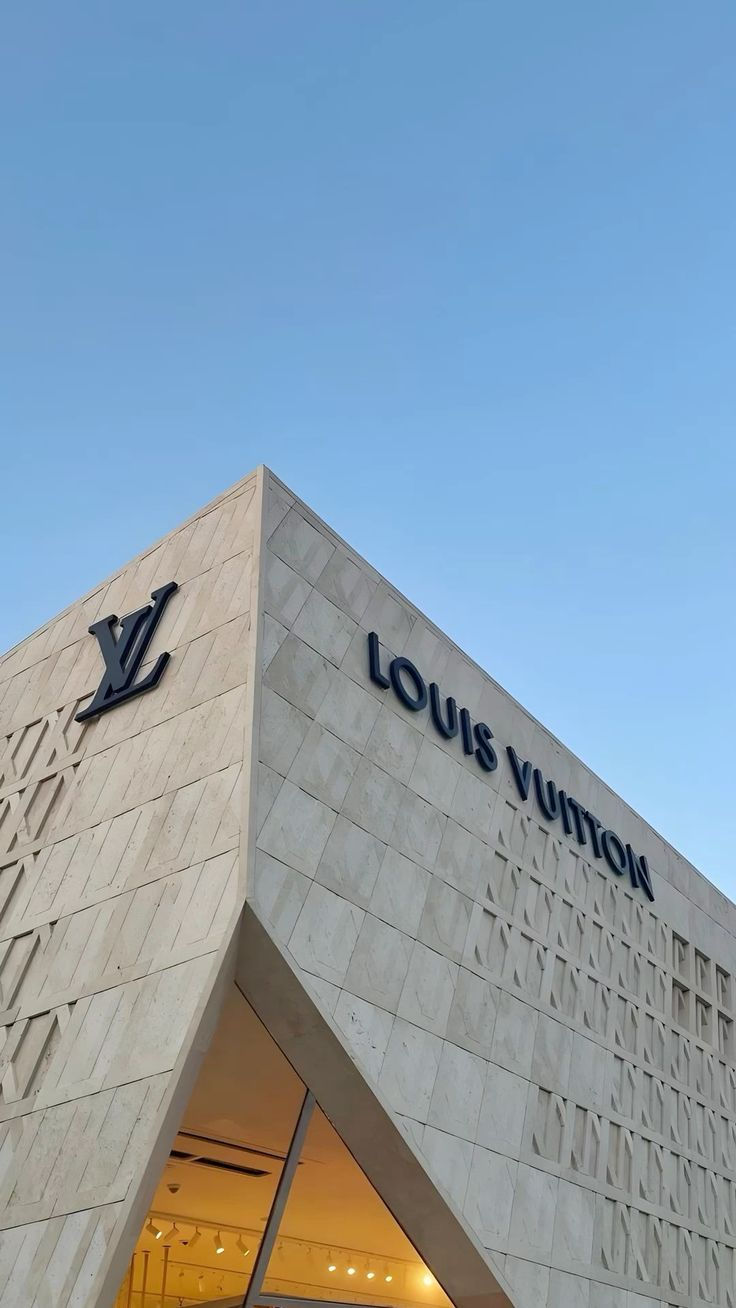 LVMH conclui investimento na Moncler: implicações para o Fashion Law 