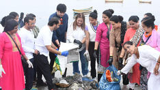 Seema Singh takes active part in cleanliness drive at Mahim Reti Bunder