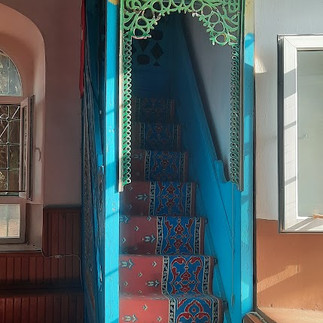 motosikletle yolculuk, Yunt Dağı, kültür rotası, tarih gezisi, doğa tutkusu, Şermin Çetinkaya, Aigai Antik Kenti, Obasya Yörük Müzesi, Yörük kültürü, köy yaşamı, tarih öğretmeni, Anadolu kültürü, meditasyon gibi yolculuk, doğa ve tarih, motosiklet tutkusu, kültürel keşif, taş mimari, özgürlük duygusu