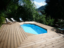 Piscine hors-sol avec terrasse bois