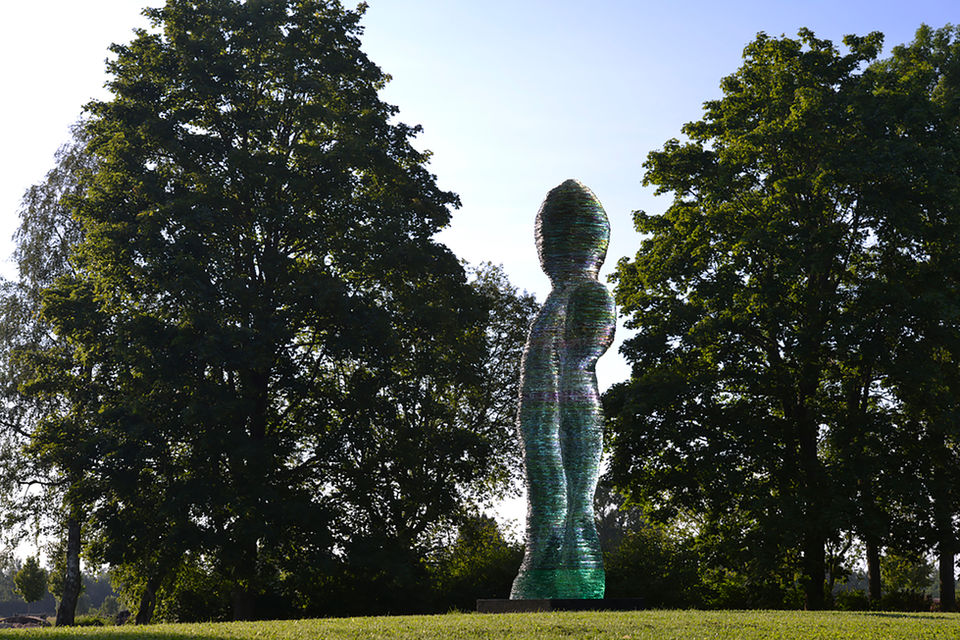 Pullulare, layered glass, layered glass sculpture, stacked glass, stacked glass sculpture, glass sculptures, glass art, glass sculpture, glass art sculpture, Artistic sculpture, Artistic glass sculpture, garden sculpture