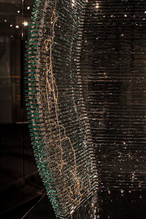 Audekls, monumentāla stikla skulptūra, monumentāls stikls, monumentāla skulptūra, monumentāla māksla, monumentāla stikla māksla, Stikla krāvums, Stikla krāvuma skulptūra, Stikla krāvuma skulptūras