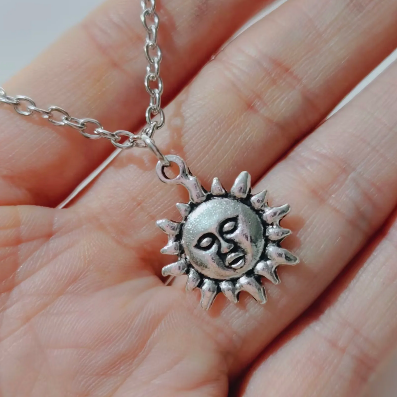 Miniatura: Colar de Várias Camadas — Lua, Sol e Estrelas