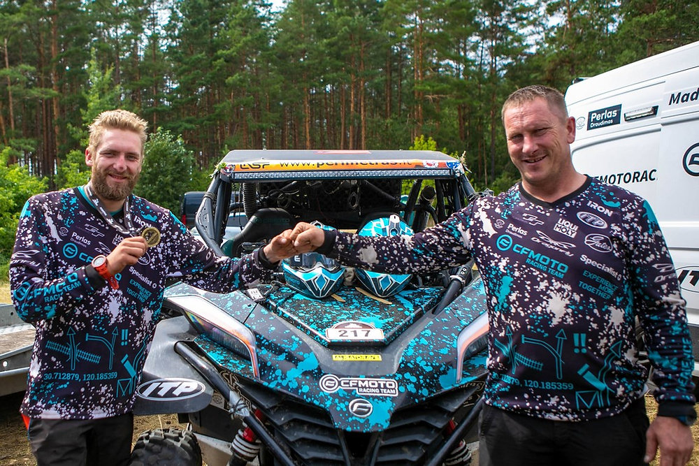 The crew of the CFMOTO Factory Racing Team overcame the 350 km ...