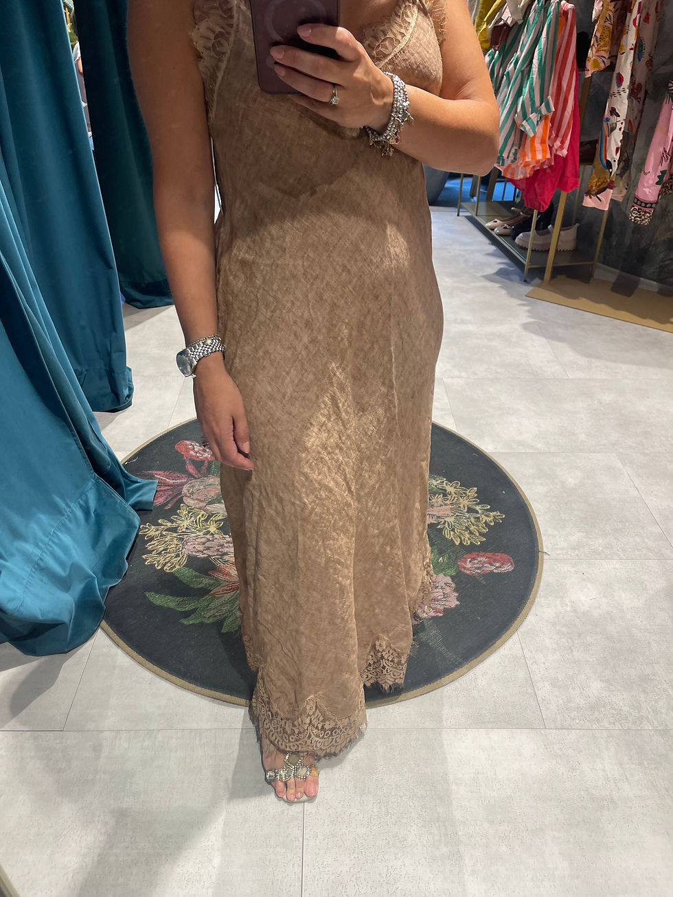 Miniatura: Abito 100% lino con bordo in pizzo 