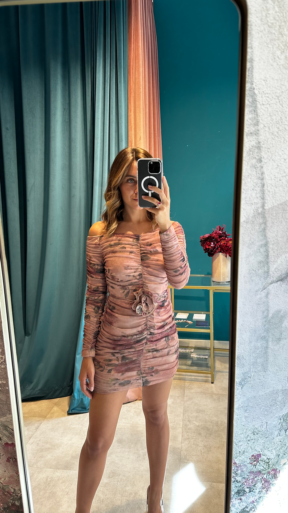 Miniatura: Abito corto in microtulle drappeggiato con fiore 