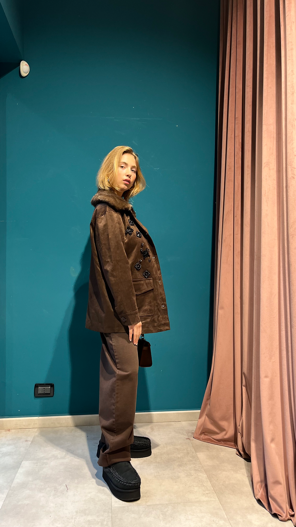 Miniatura: Giacca in suede con decorazioni ricamate e colletto removibile in Ecopelliccia 