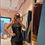 Miniatura: Gilet lungo in maglia con bottoni decorati 