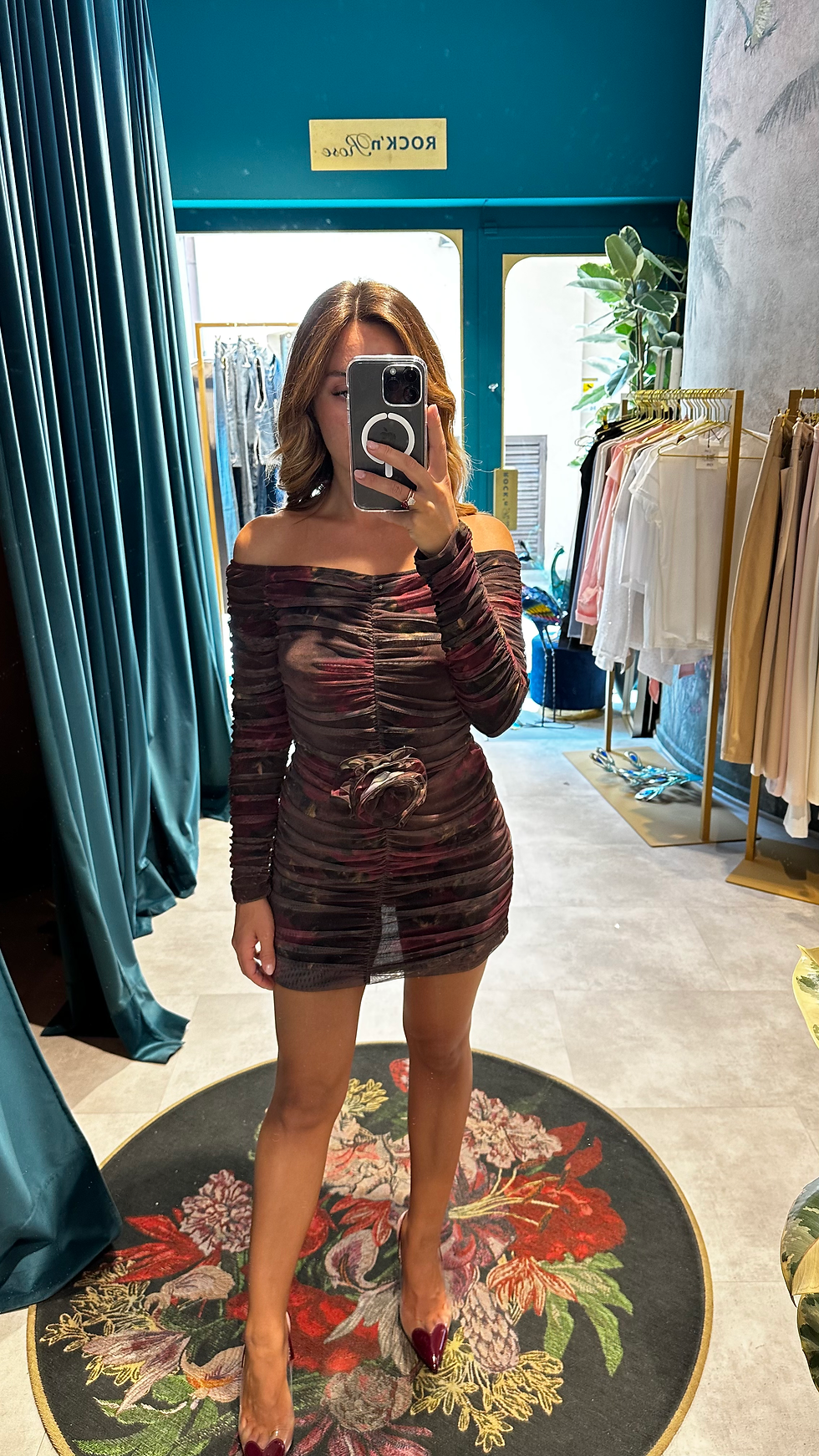 Miniatura: Abito corto in microtulle drappeggiato con fiore 