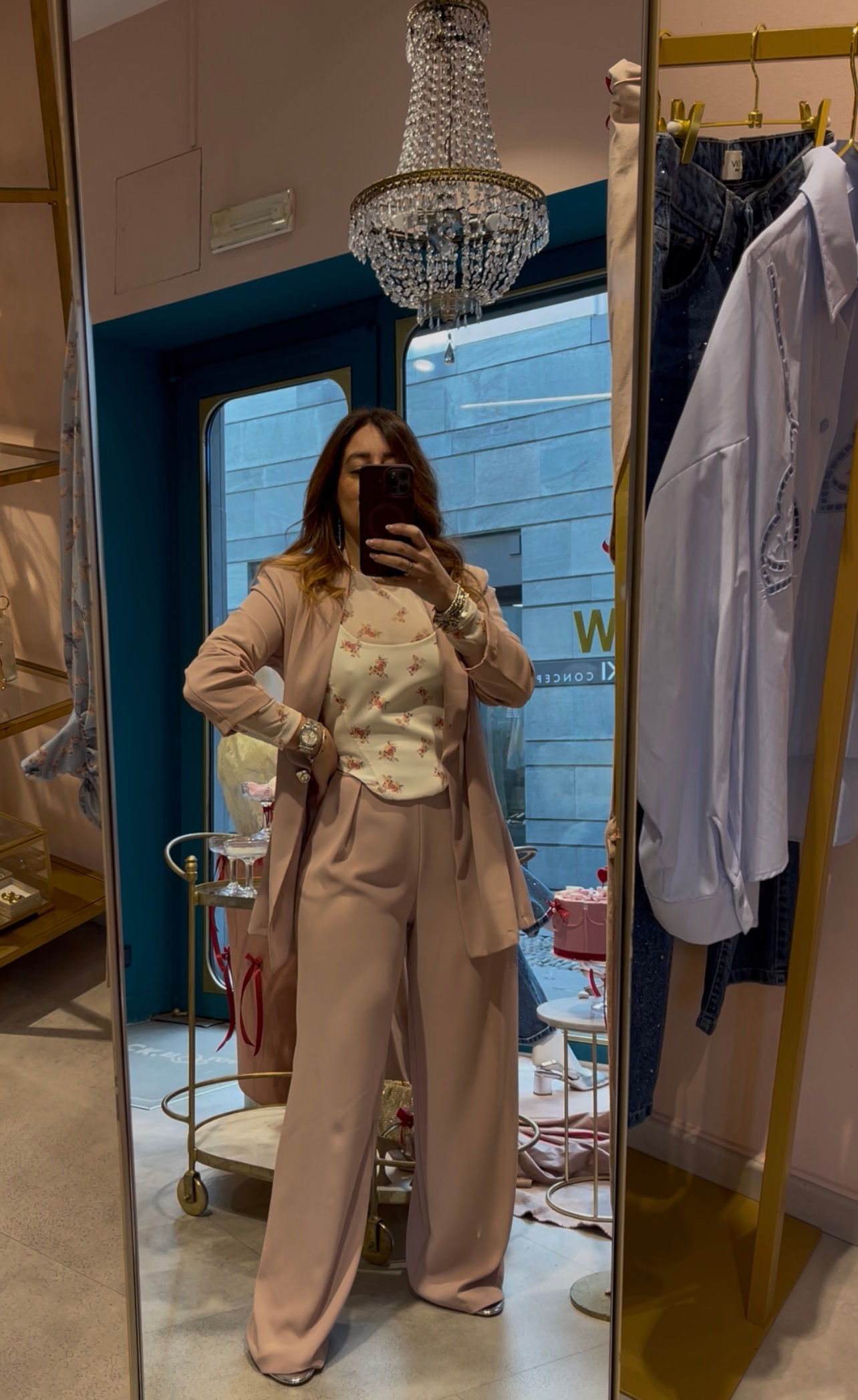 Pantaloni a palazzo fluido con pence morbide 