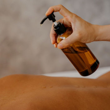 Aprenda a fazer o seu próprio Óleo de Massagem Sensual Masculina