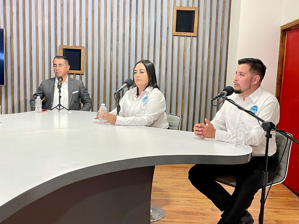Carlos Díaz, director del plantel CETAC No. 20, LAET. Viviana Beltrán, titular de la especialidad de servicios de hospedaje y el Ing. Juan Pablo Arvizu, titular de la especialidad en acuacultura.