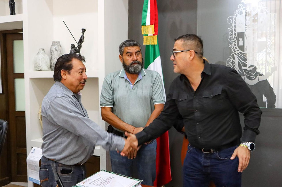 Alcalde iturbidense se reúne con delegados para presentarles expediente técnico para la modernización de la salida a San Luis de la Paz
