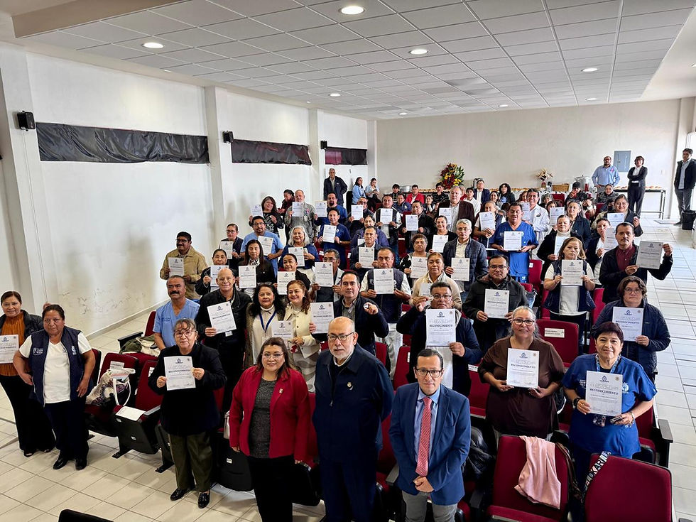 Reconocen a 54 trabajadores de la salud de la región noreste por su entrega y trayectoria.