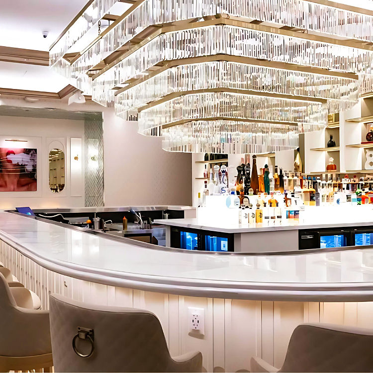 Candil monumental de cristal sobre diseño por Eduardo Crespo para el restaurante Villa Azur en Las Vegas