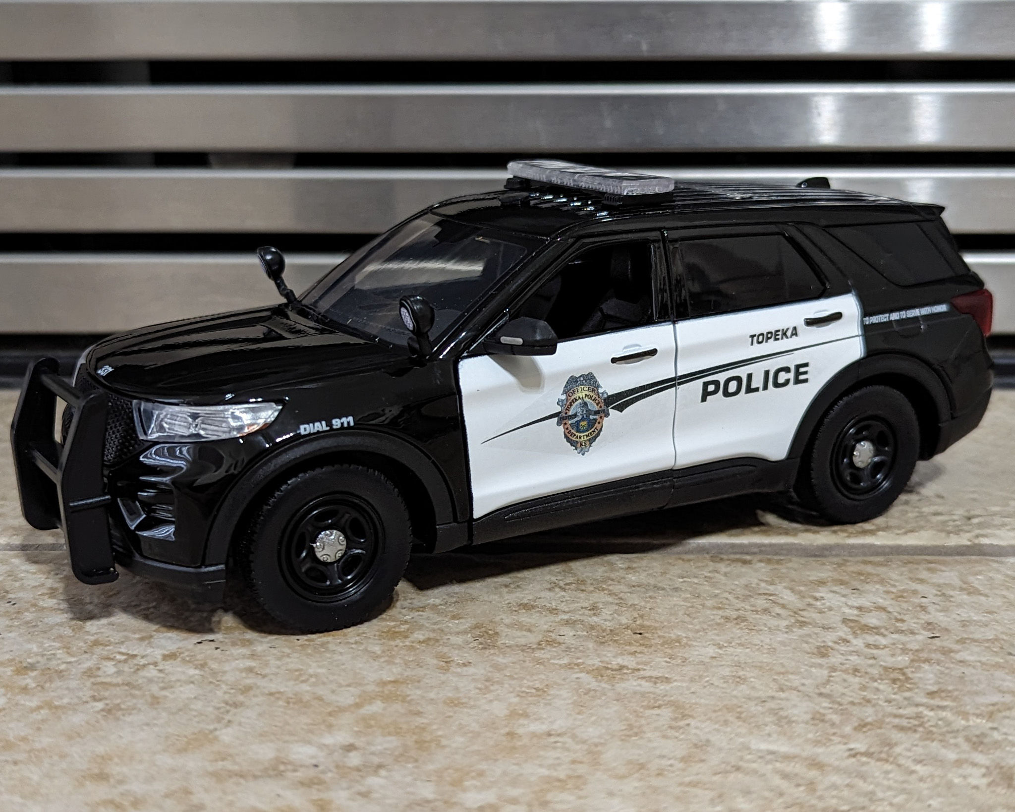 Topeka KS Police 1/24 Scale Motormax Ford 2022 Ford Police Explorer