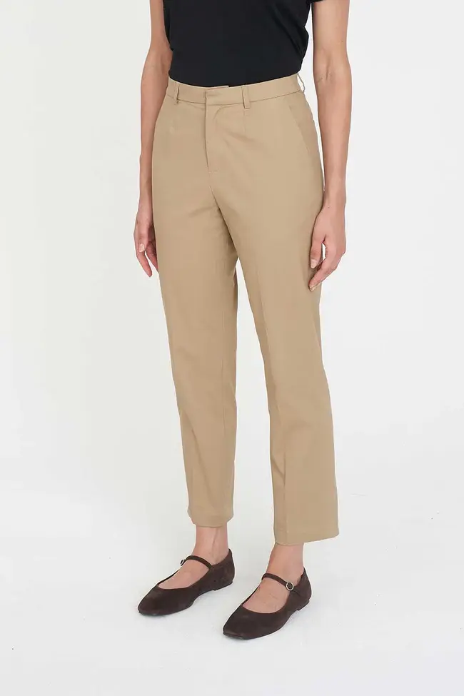 CLASSIC SLIM ANKLE PANT CAMEL