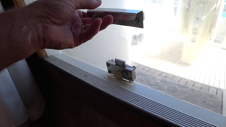What a silly place to put a locking door knob