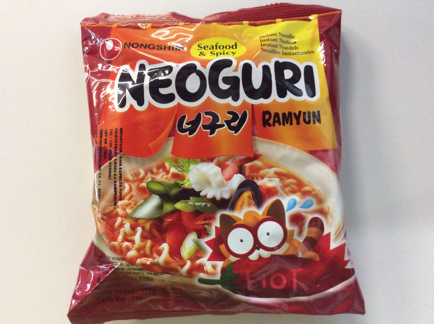 Instant Noodles Ramen Seafood and Spicy Neoguri Nongshim 120g