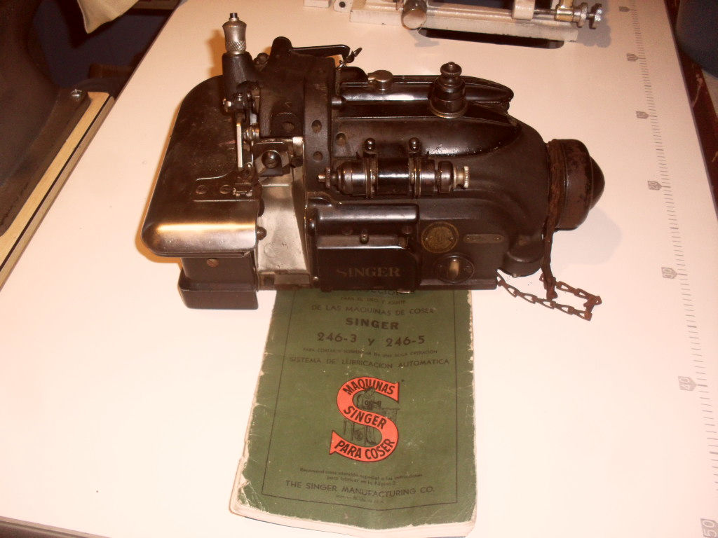 Fileteadora Antigua Marca Singer 246 con catálogo