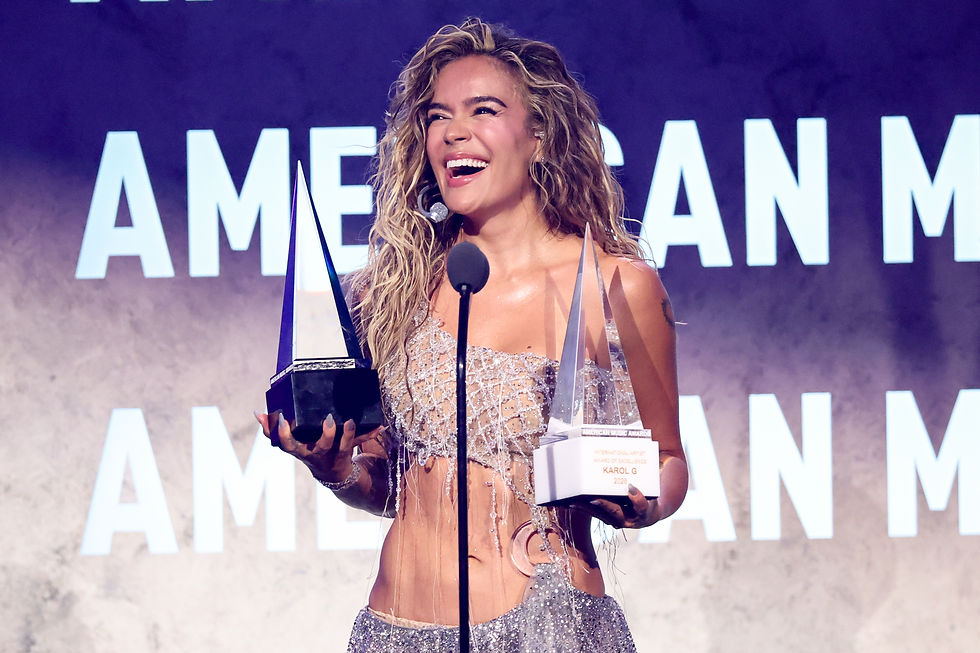 KAROL G RECIBE EL INTERNATIONAL ARTIST AWARD OF EXCELLENCE EN LA 52ª EDICIÓN DE LOS AMERICAN MUSIC AWARDS