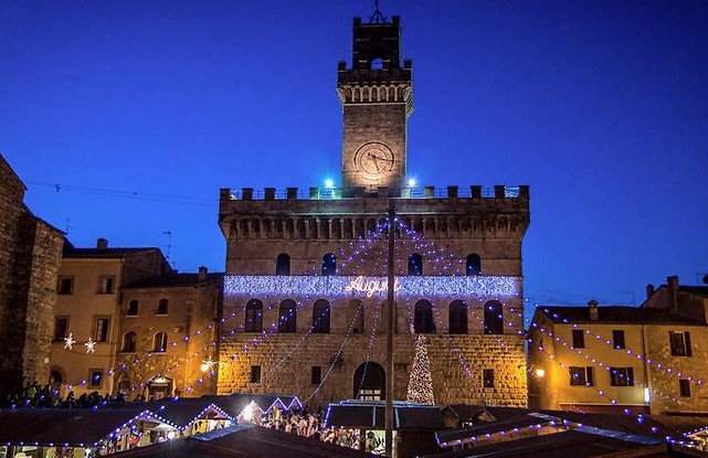 natale-montep-piazza-notturna-960x500.jpg