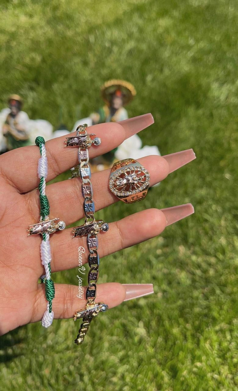 Thumbnail: San Judas White & Green Thread Bracelet