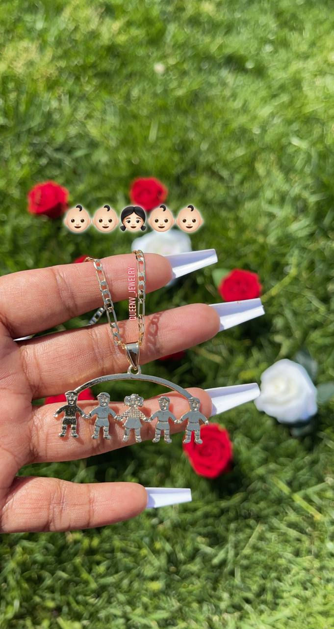 Thumbnail: Mother's Necklace with 4 Boy's & 1 Girl Charm
