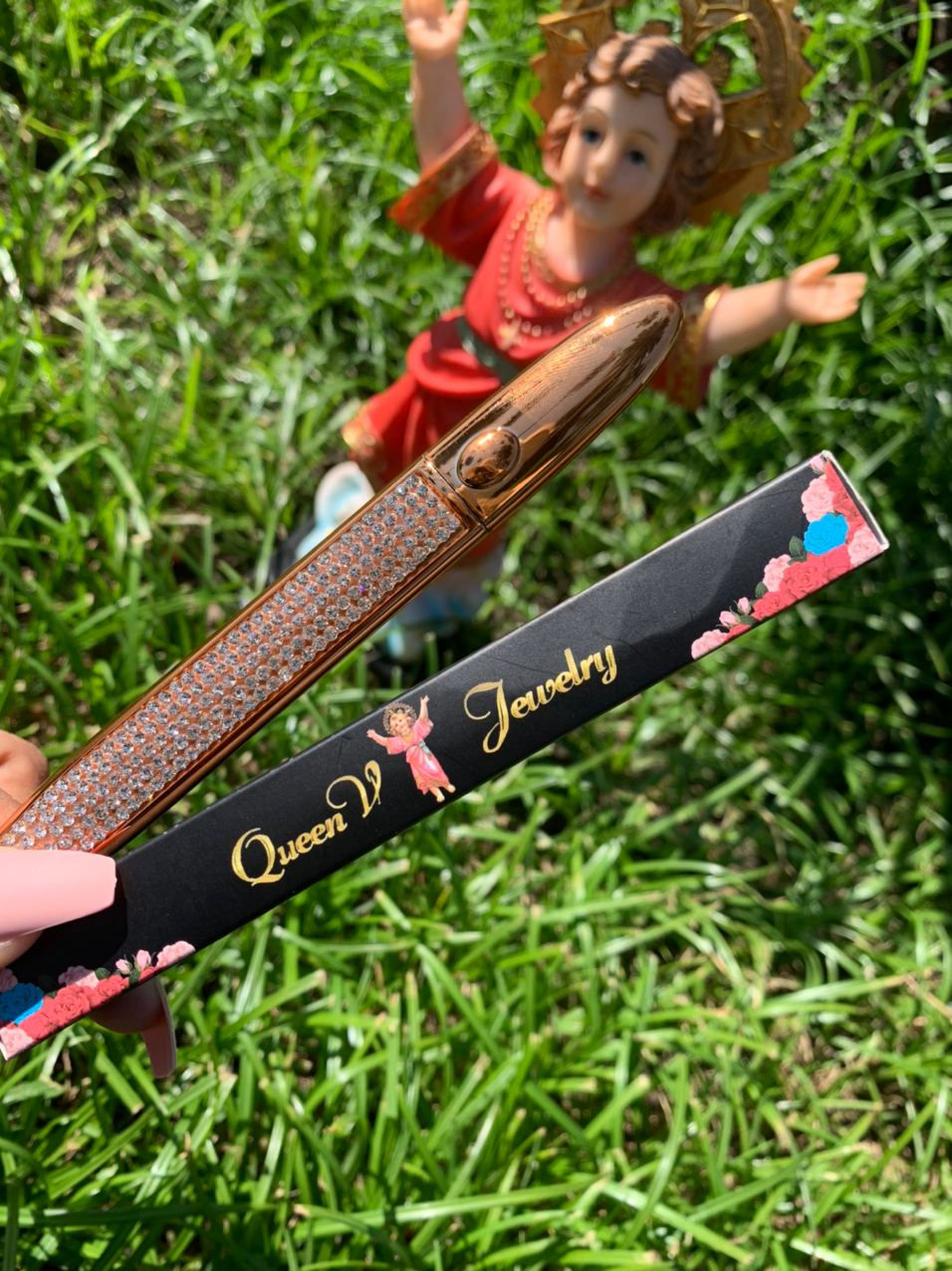 Thumbnail: Niño Divino Diamond lash glue eyeliner