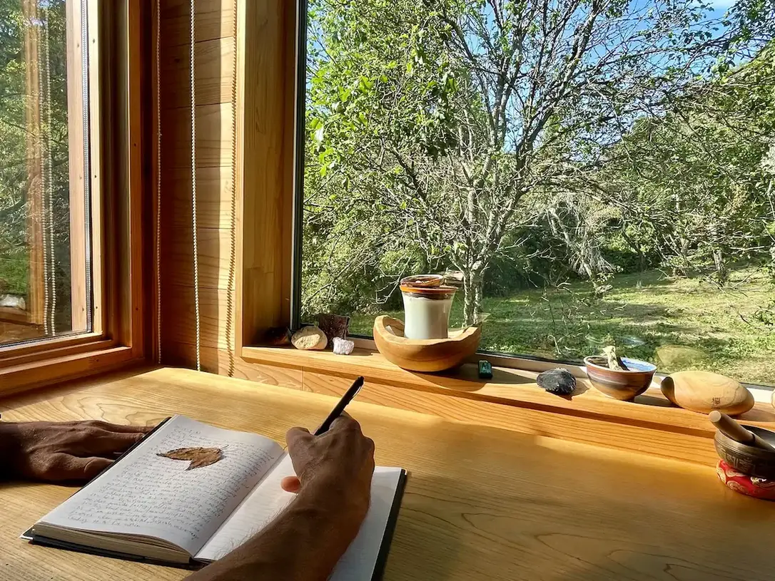 journal on wooden desk in retreat cabin, leadership reflection exercise, executive coaching in nature Japan
