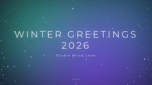 雪が舞う幻想的な冬の夜空に「WINTER GREETINGS 2026」と「Studio Brick Lane」の文字が白く浮かび上がっているWebサイトのトップ画面