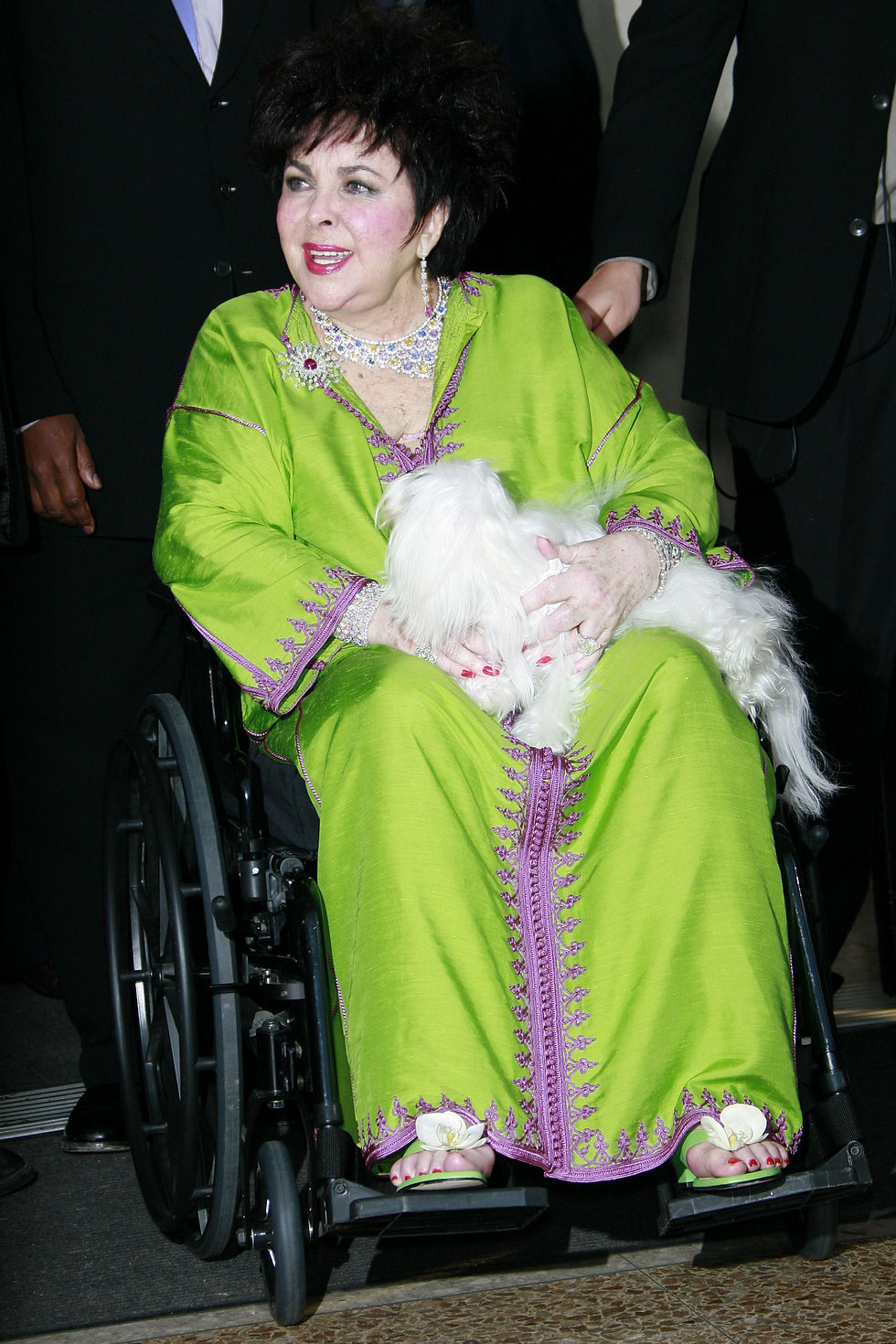 Elizabeth Taylor lächelt, als sie am 30. Mai 2006 in Los Angeles, Kalifornien, im CNN-Gebäude ankommt.