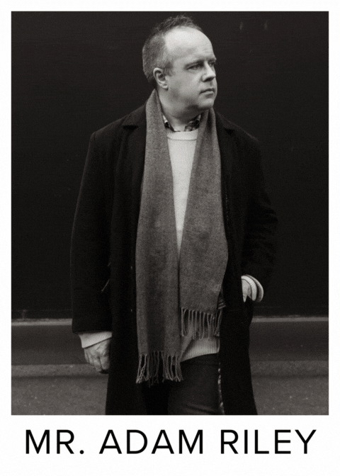 Black and White Minimalist Fashion Model Comp V-Card.gif